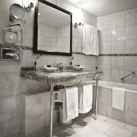 Le Pera Hotell