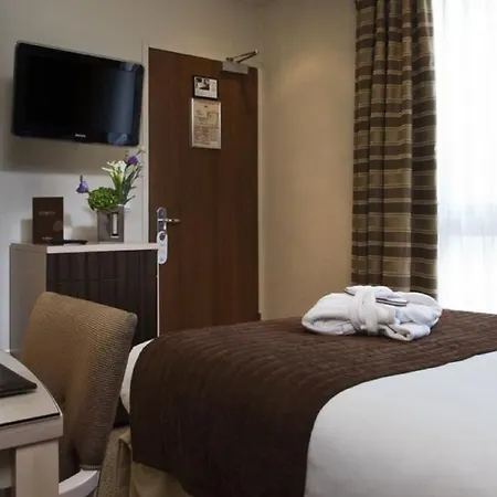 Le Pera 4* Paris