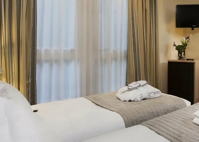 Le Pera 4* Париж