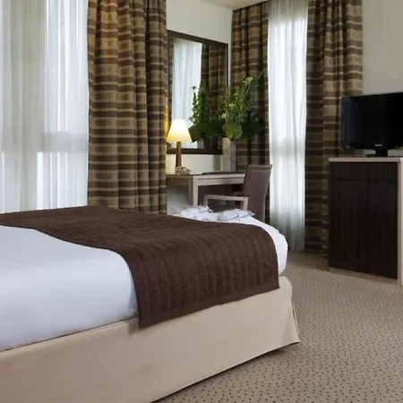 Le Pera Hotell 4*