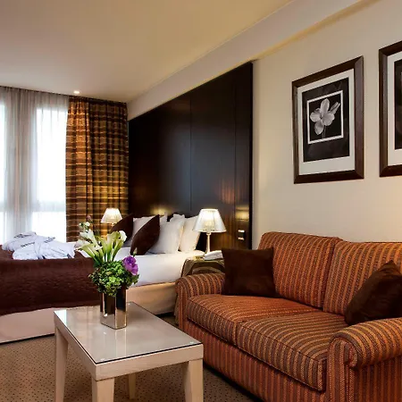 Le Pera Hotell 4*
