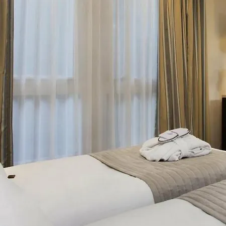Le Pera 4* Paris